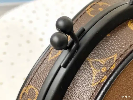 BC VUITTON BOURSICOT LOUIS 0513